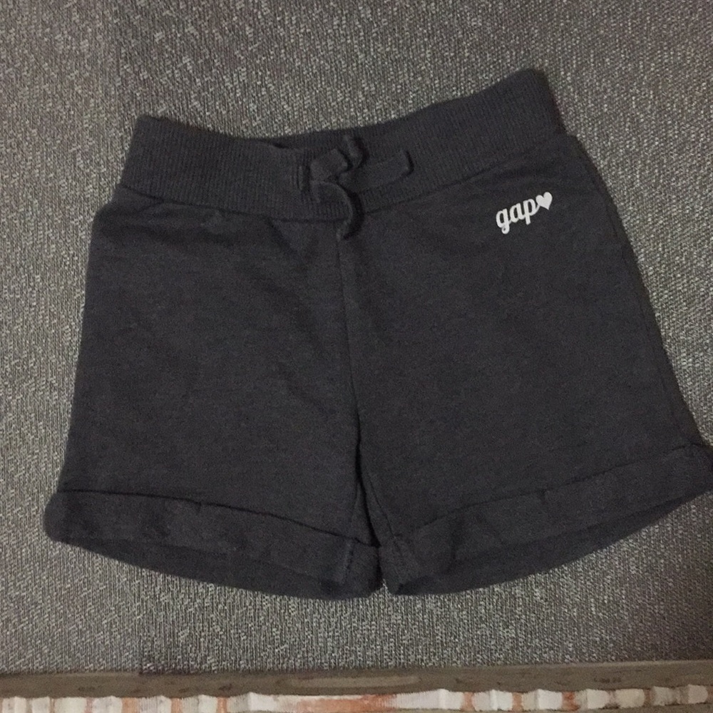 EUC Gapkids cuffed sweatshirt shorts.Size  6-7